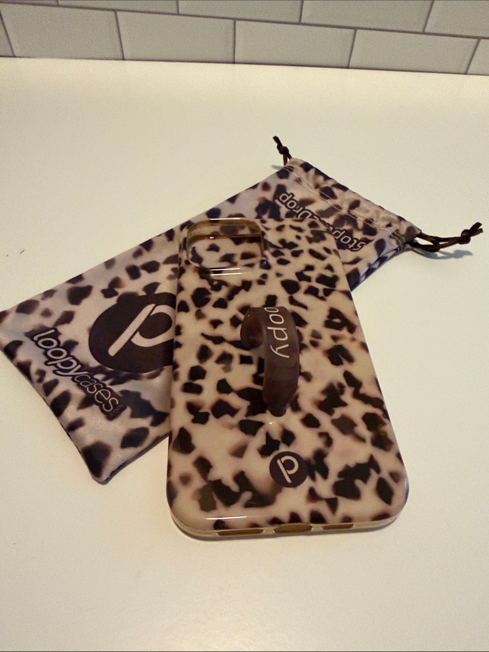 Loopy Case Blonde Tortoise 🐢 Print Phone Case with Loopy Grip - Black & Cream